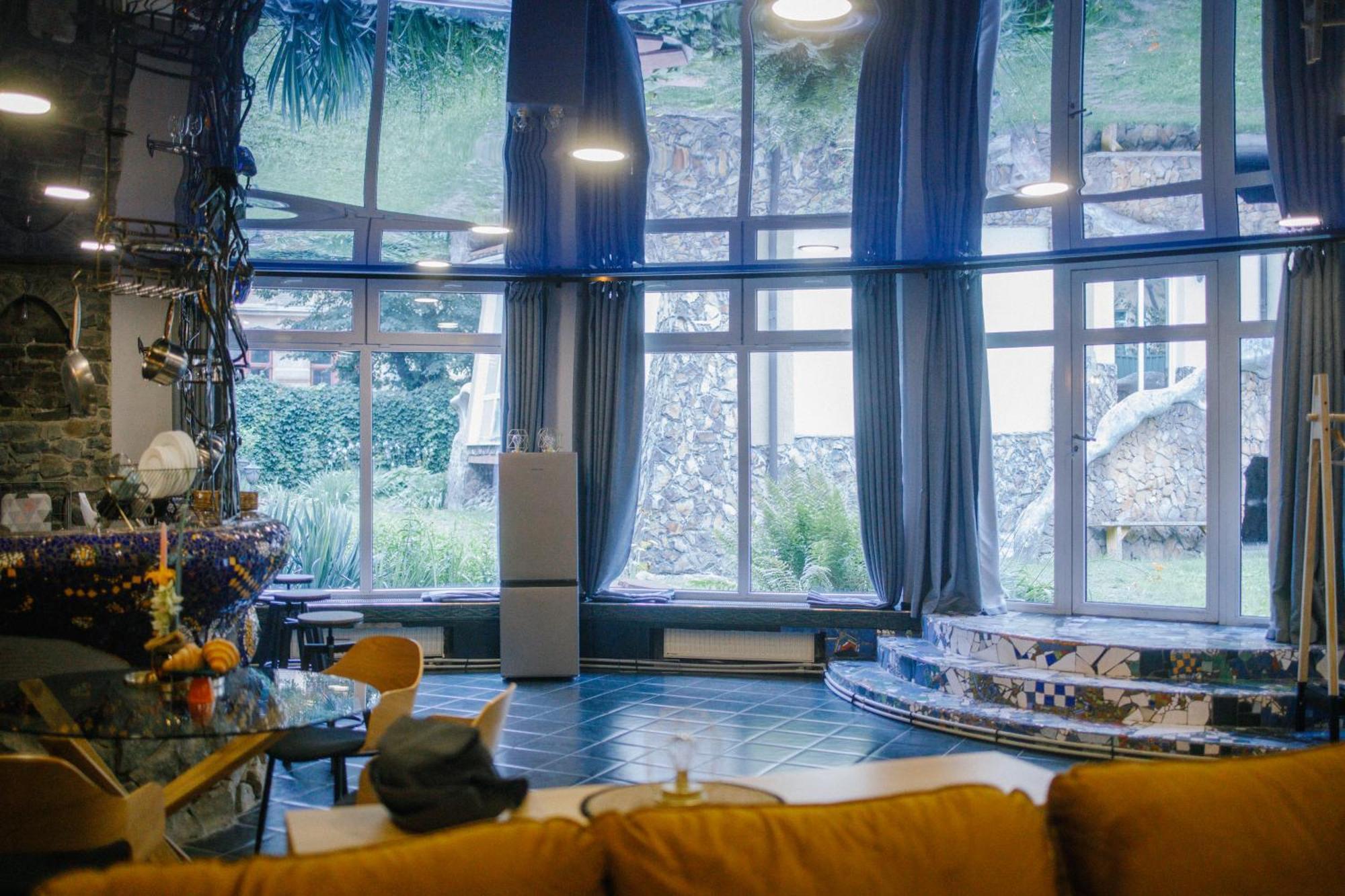 Gaudi Apartment In Lviv Exteriör bild