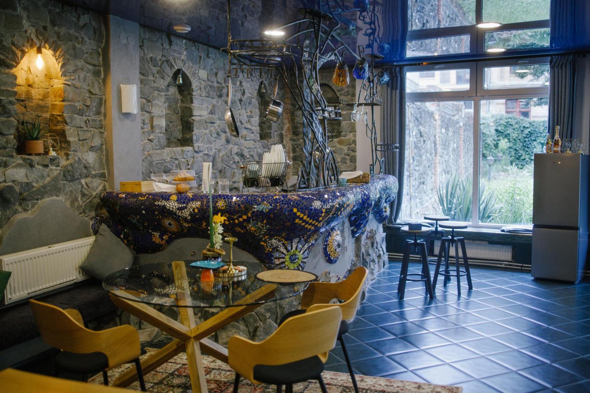 Gaudi Apartment In Lviv Exteriör bild